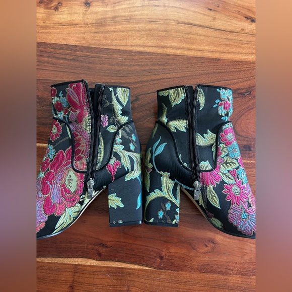 Marc Fisher Jana Women's Multi-Color Floral Embroidered Bootie Ankle Boots - Picture 10 of 13